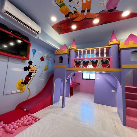 Fun Holiday Family Hostel Tainan Extérieur photo