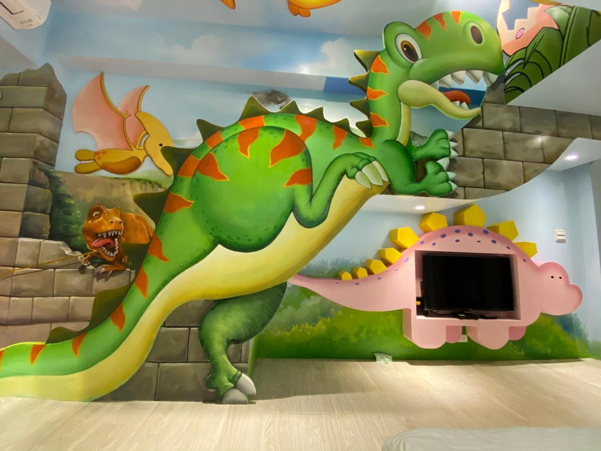 Fun Holiday Family Hostel Tainan Extérieur photo
