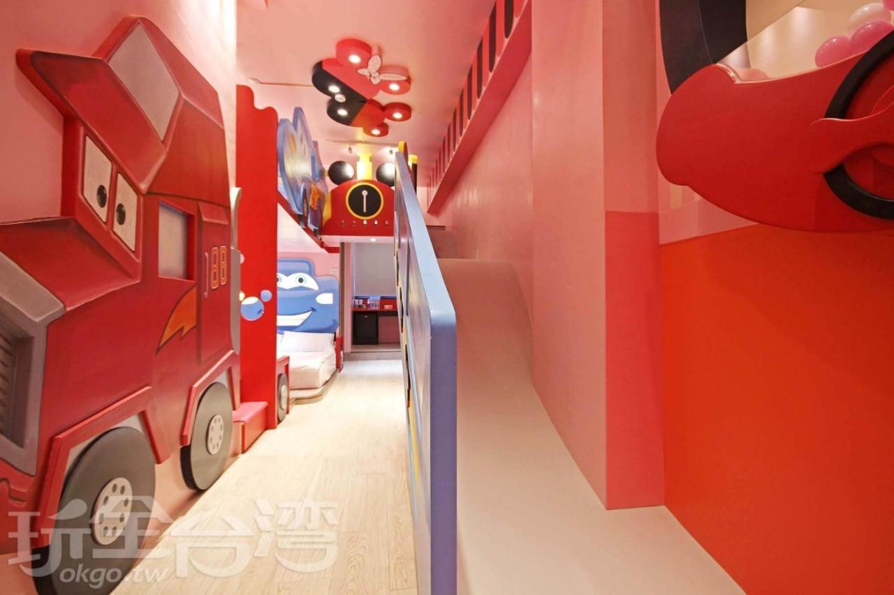 Fun Holiday Family Hostel Tainan Extérieur photo