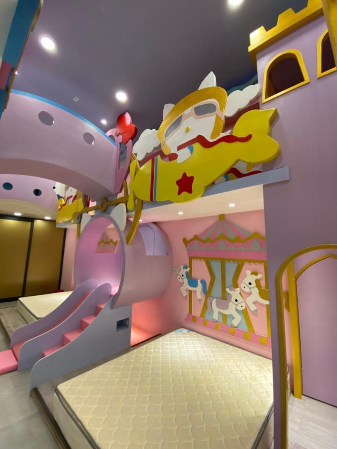 Fun Holiday Family Hostel Tainan Extérieur photo