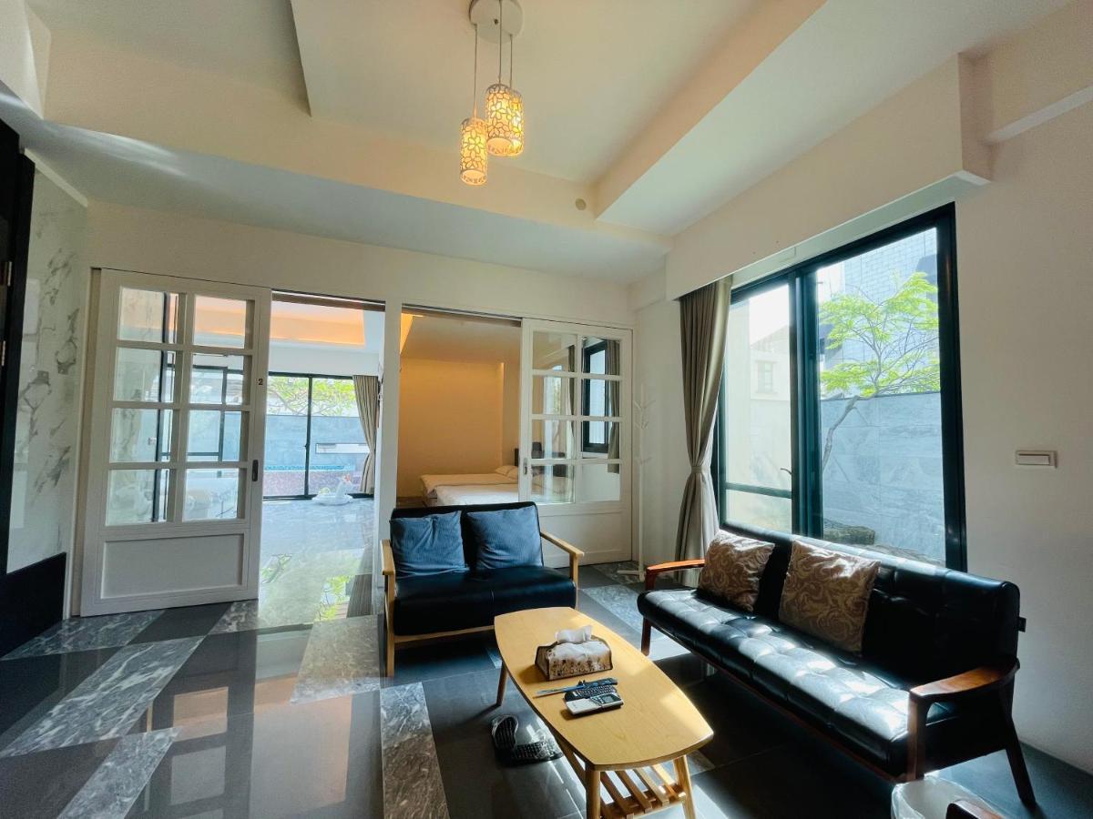 Fun Holiday Family Hostel Tainan Extérieur photo
