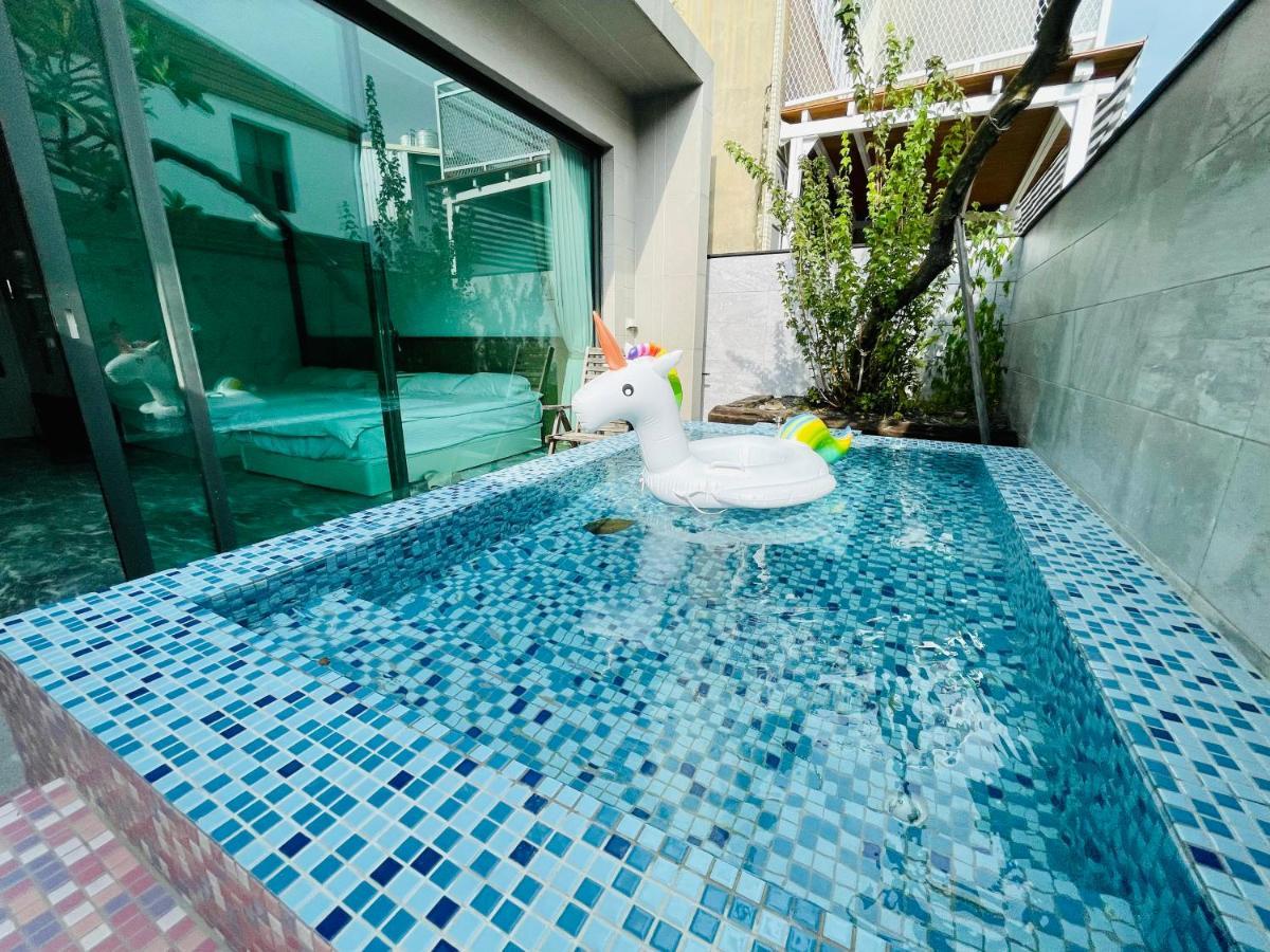 Fun Holiday Family Hostel Tainan Extérieur photo
