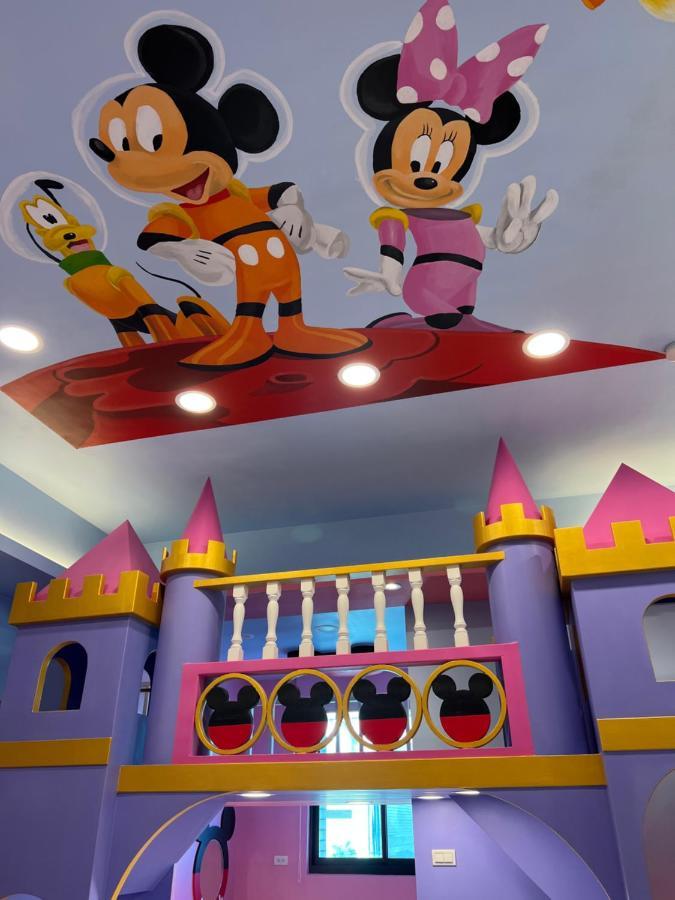 Fun Holiday Family Hostel Tainan Extérieur photo