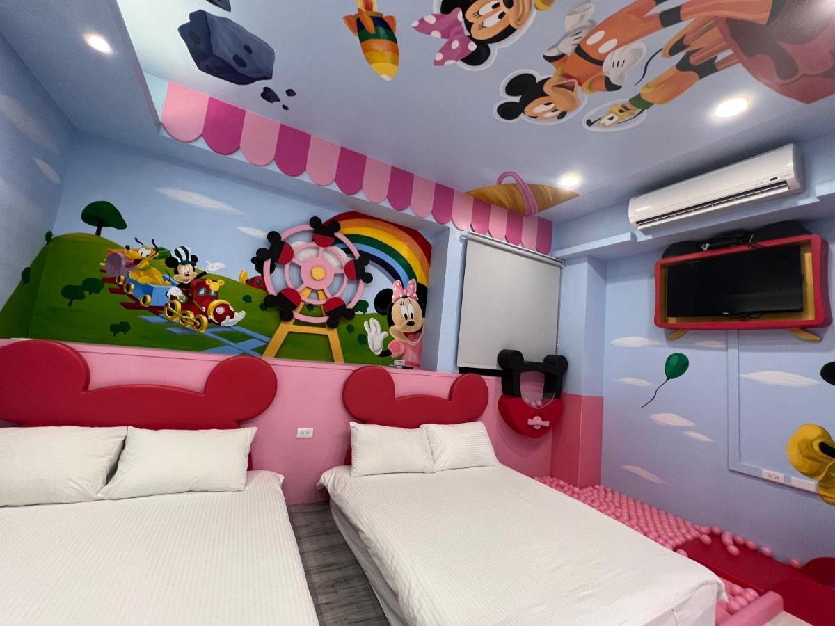 Fun Holiday Family Hostel Tainan Extérieur photo
