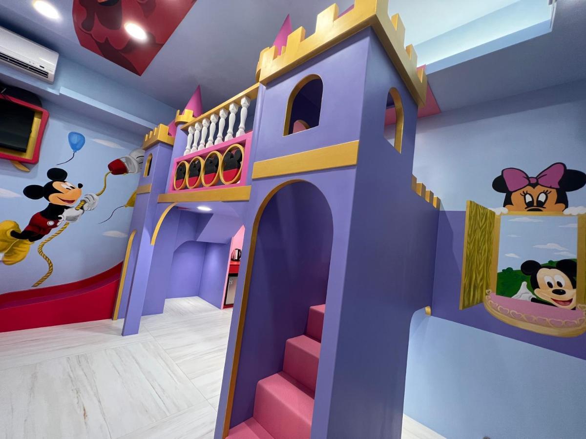 Fun Holiday Family Hostel Tainan Extérieur photo
