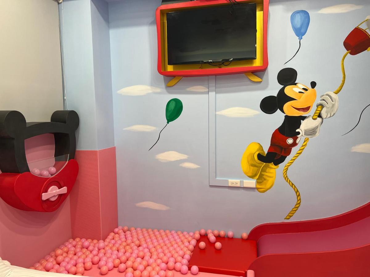 Fun Holiday Family Hostel Tainan Extérieur photo