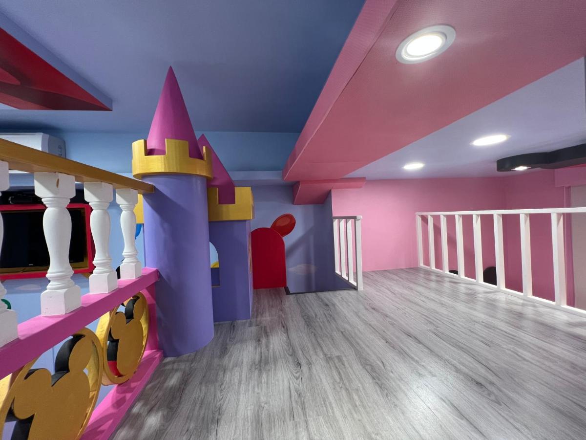 Fun Holiday Family Hostel Tainan Extérieur photo