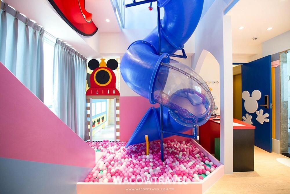 Fun Holiday Family Hostel Tainan Extérieur photo