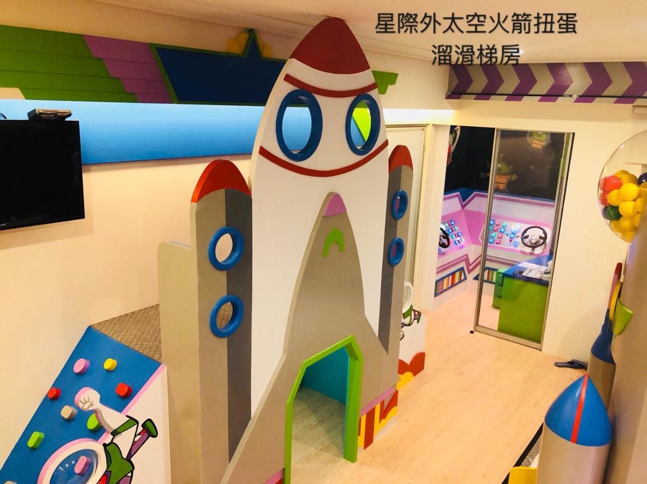 Fun Holiday Family Hostel Tainan Extérieur photo