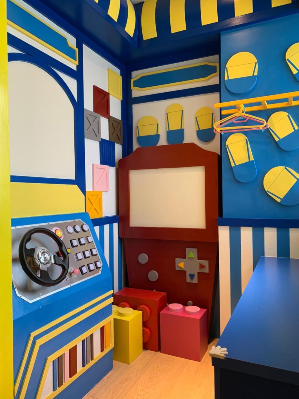 Fun Holiday Family Hostel Tainan Extérieur photo