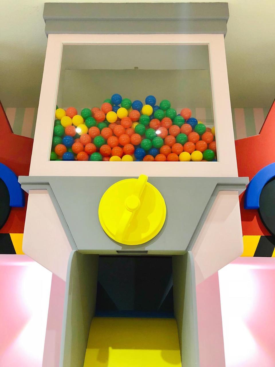 Fun Holiday Family Hostel Tainan Extérieur photo