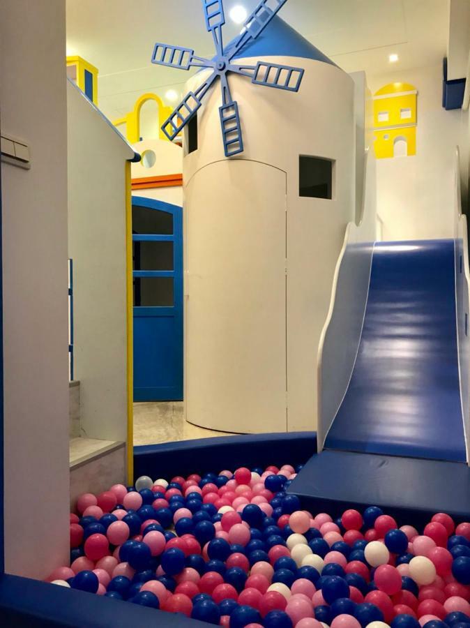Fun Holiday Family Hostel Tainan Extérieur photo